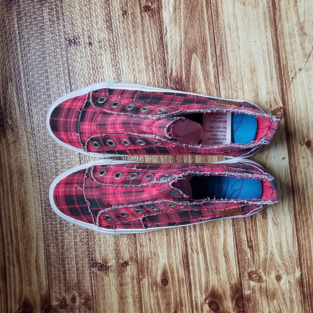 Blowfish Malibu Play Red Plaid Slip On Sneakers NWT Size 9 Christmas - Picture 8 of 16